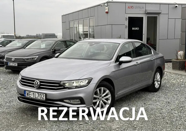 samochody osobowe Volkswagen Passat cena 79900 przebieg: 111800, rok produkcji 2020 z Wojkowice